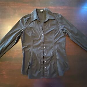 Express Essential Stretch Black Women’s Fitted Long Sleeve Button-Down Shirt